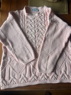 90’s Cable/Leaf Knit Women’s Sweater 100% Cotton- Excellent Condition